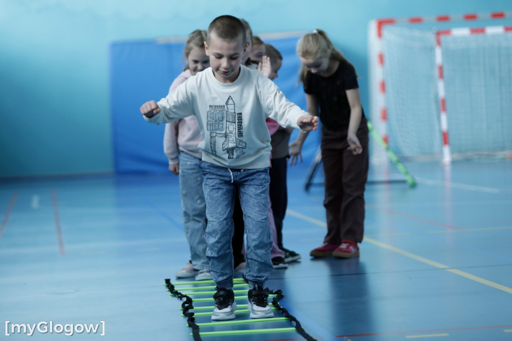 Uczniowie trenowali ze szczypiornistami