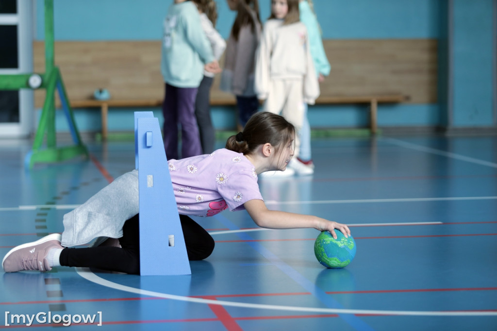 Uczniowie trenowali ze szczypiornistami