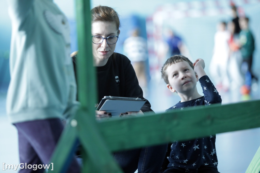 Uczniowie trenowali ze szczypiornistami