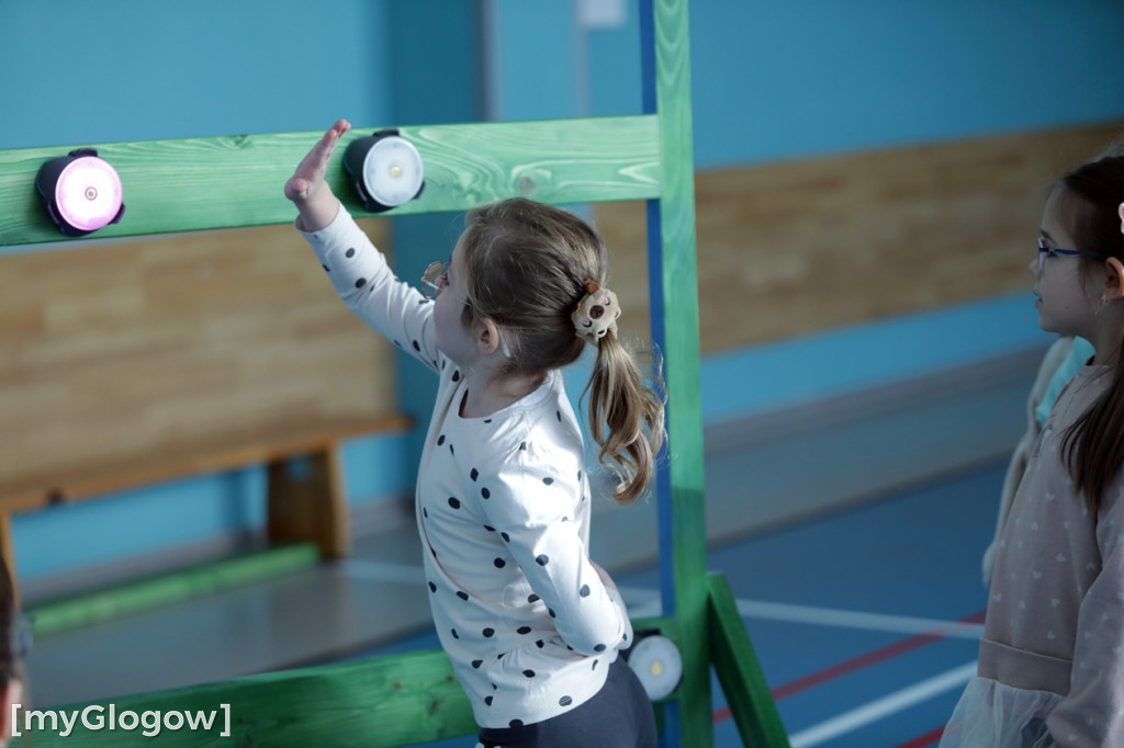 Uczniowie trenowali ze szczypiornistami