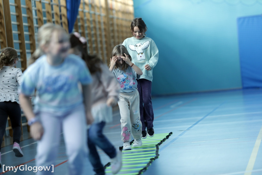 Uczniowie trenowali ze szczypiornistami