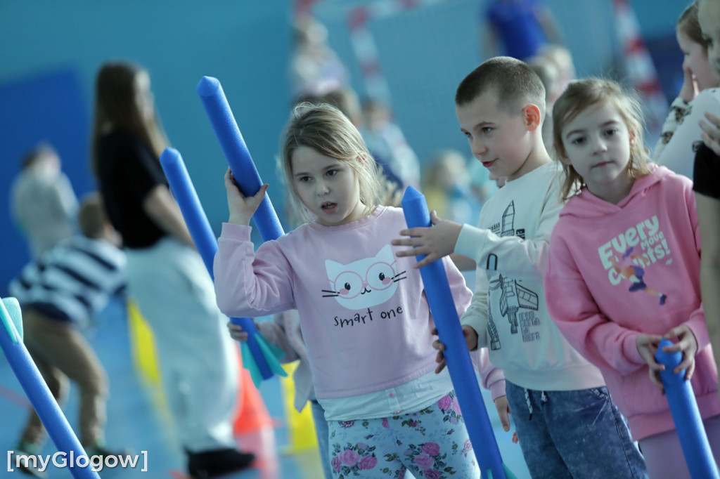 Uczniowie trenowali ze szczypiornistami