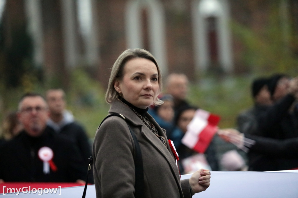 Rynkiem szli z wielką flagą