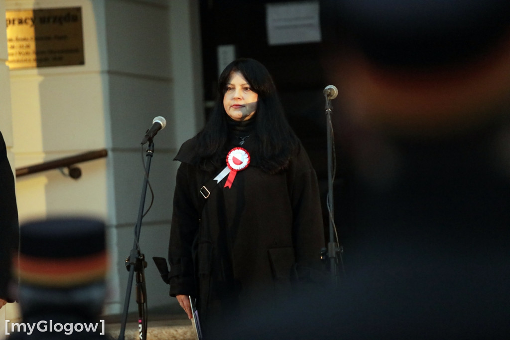 Rynkiem szli z wielką flagą