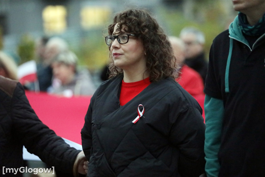 Rynkiem szli z wielką flagą