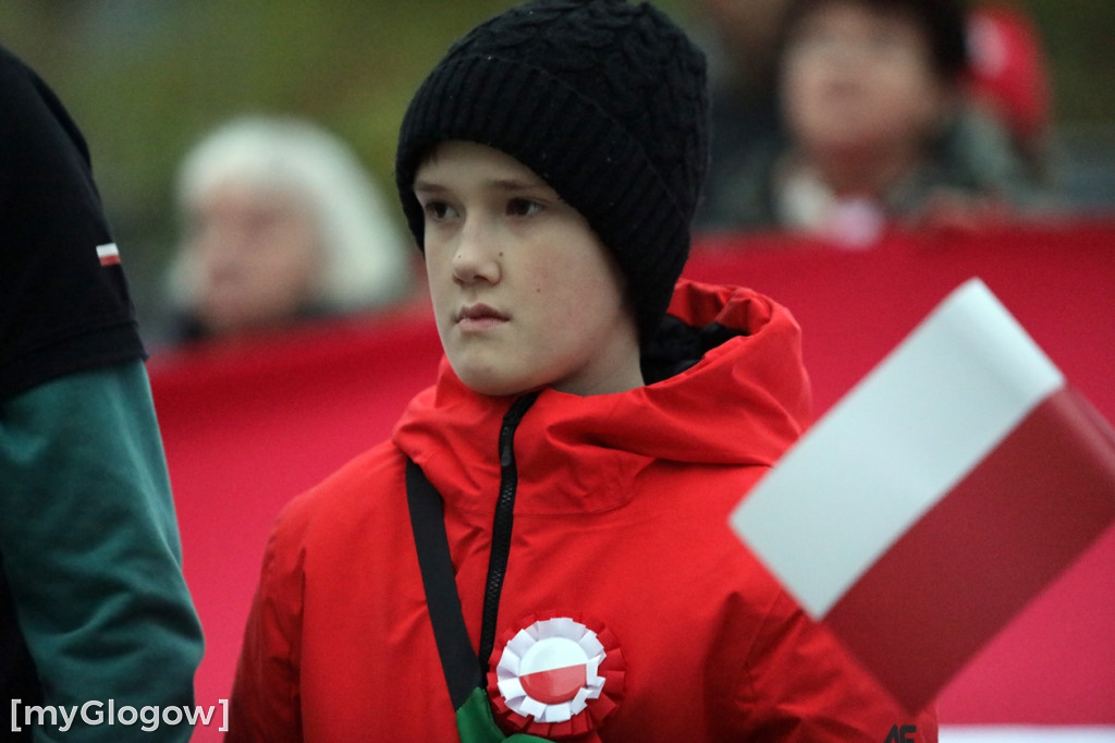 Rynkiem szli z wielką flagą