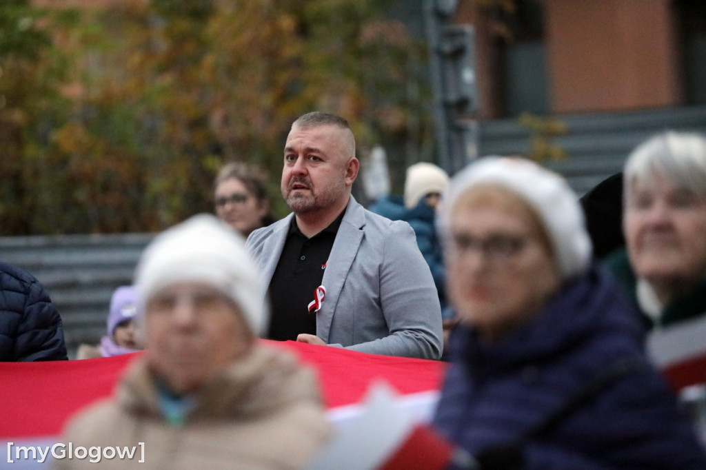 Rynkiem szli z wielką flagą