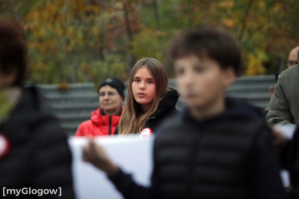 Rynkiem szli z wielką flagą