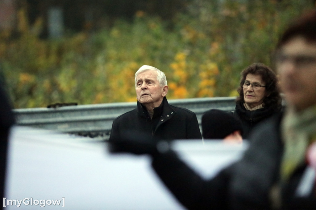 Rynkiem szli z wielką flagą