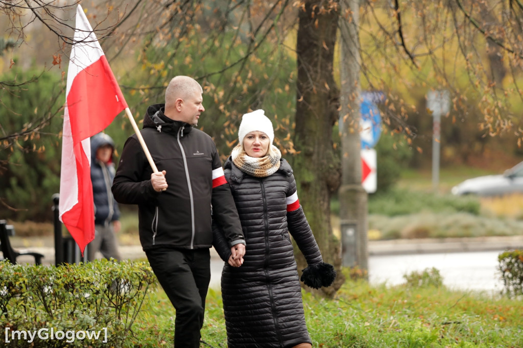 Cześć i chwała bohaterom! Tłum poszedł z flagami