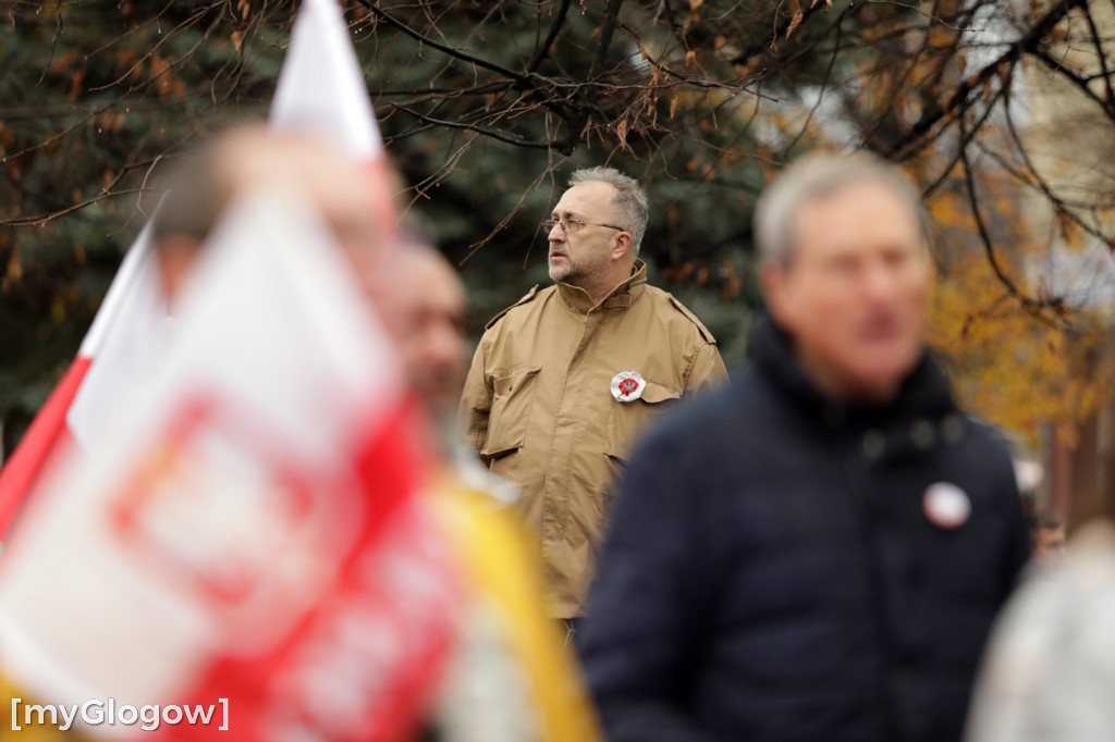 Cześć i chwała bohaterom! Tłum poszedł z flagami