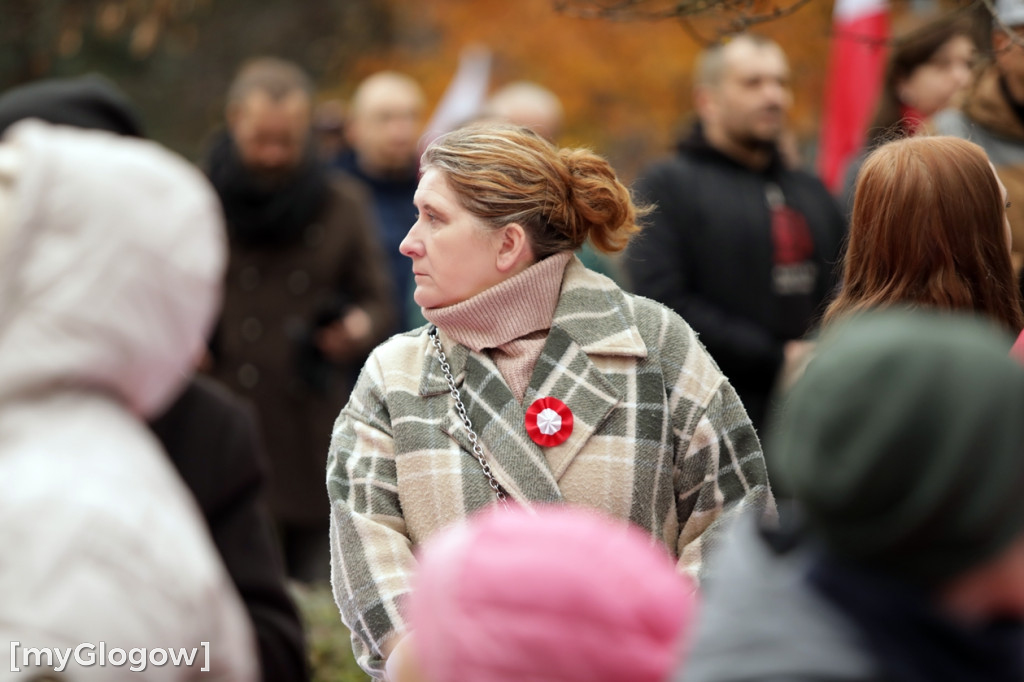 Cześć i chwała bohaterom! Tłum poszedł z flagami