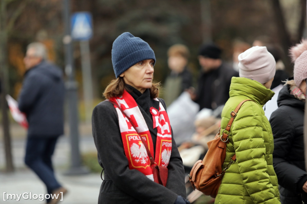 Cześć i chwała bohaterom! Tłum poszedł z flagami