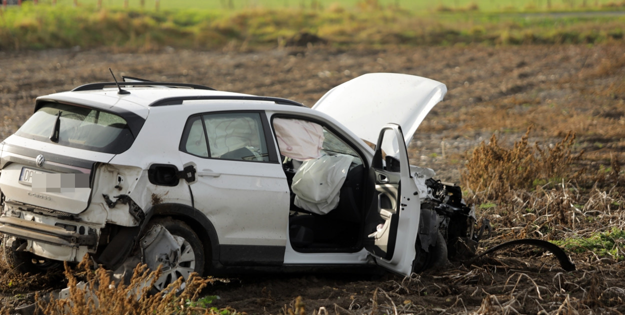 Wypadek na skrzyżowaniu. Trzy osoby poszkodowane