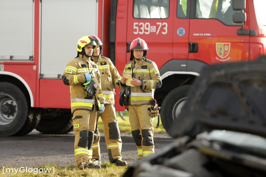 Wypadek na skrzyżowaniu. Trzy osoby poszkodowane