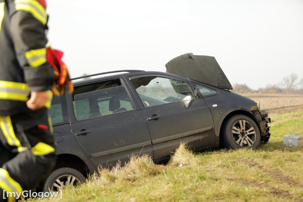Wypadek na skrzyżowaniu. Trzy osoby poszkodowane