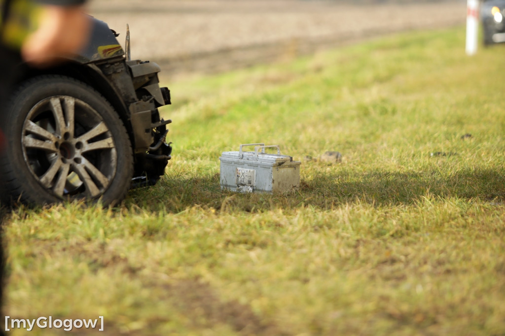 Wypadek na skrzyżowaniu. Trzy osoby poszkodowane
