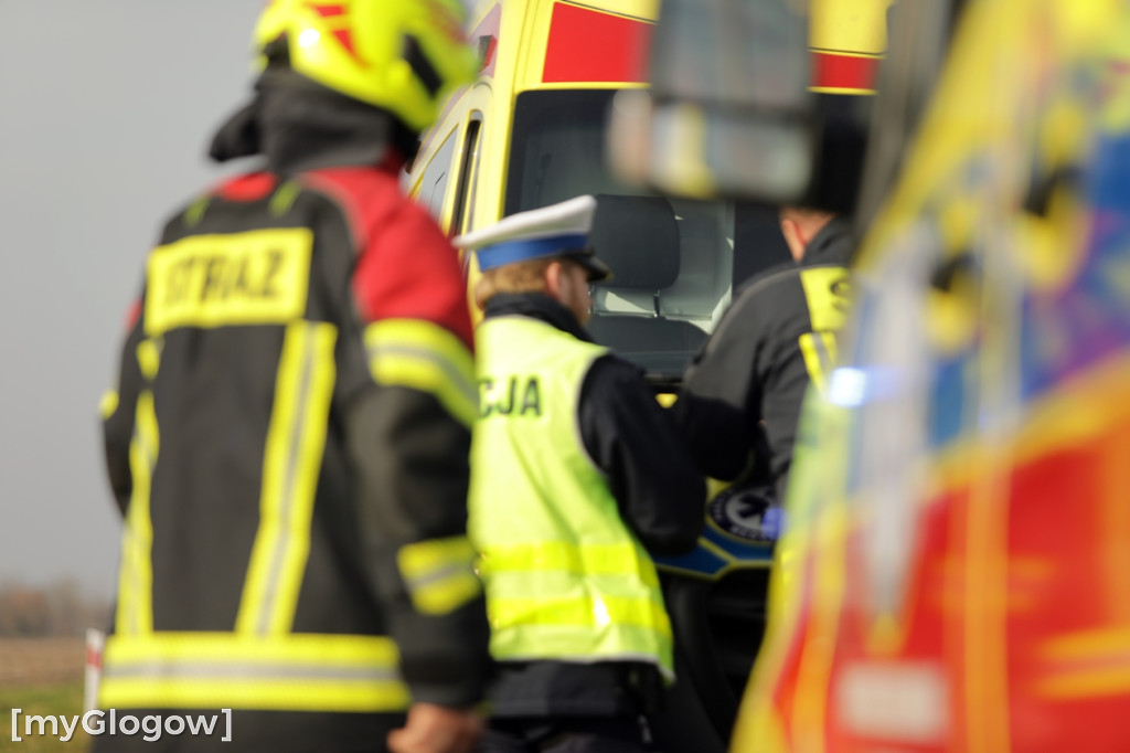 Wypadek na skrzyżowaniu. Trzy osoby poszkodowane