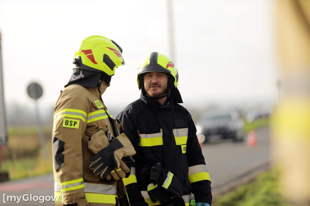 Wypadek na skrzyżowaniu. Trzy osoby poszkodowane
