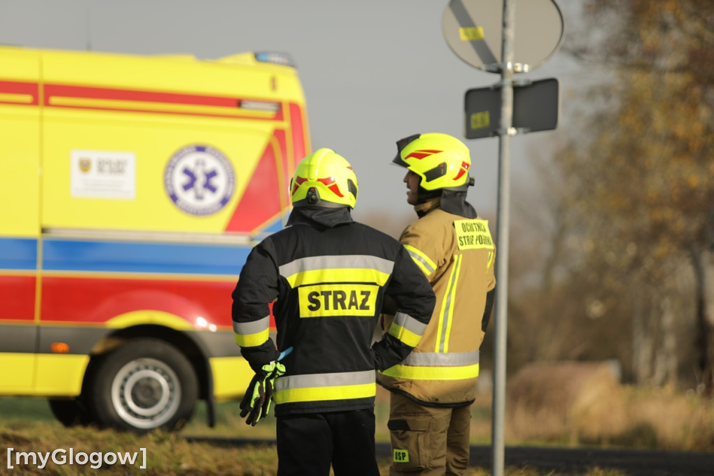 Wypadek na skrzyżowaniu. Trzy osoby poszkodowane