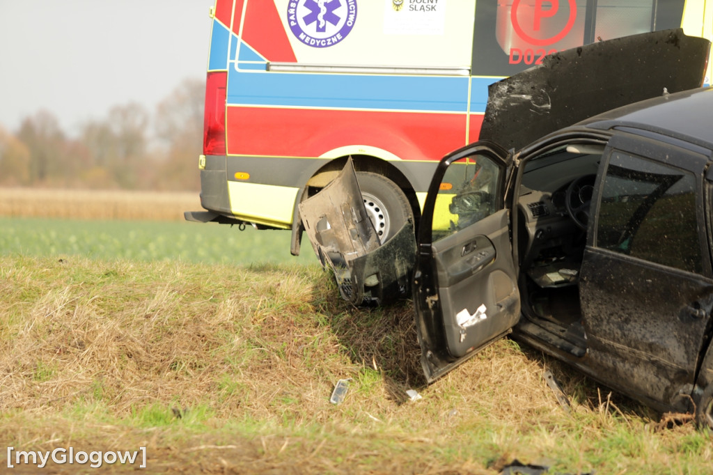 Wypadek na skrzyżowaniu. Trzy osoby poszkodowane