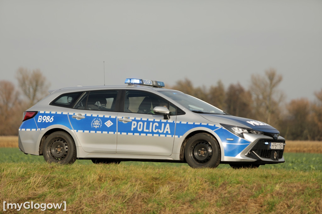 Wypadek na skrzyżowaniu. Trzy osoby poszkodowane