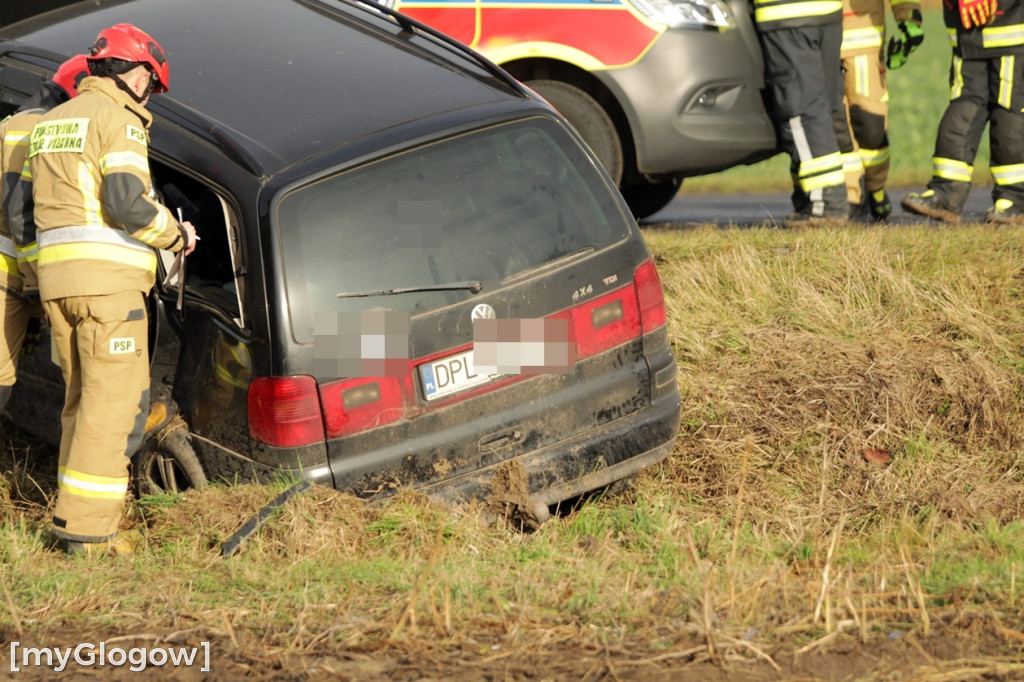 Wypadek na skrzyżowaniu. Trzy osoby poszkodowane
