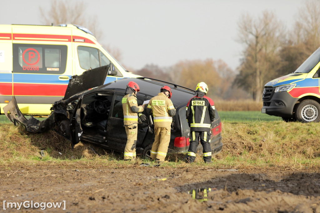 Wypadek na skrzyżowaniu. Trzy osoby poszkodowane