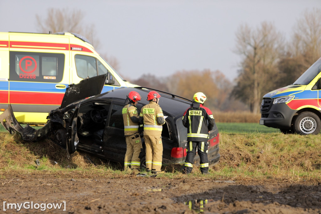 Wypadek na skrzyżowaniu. Trzy osoby poszkodowane