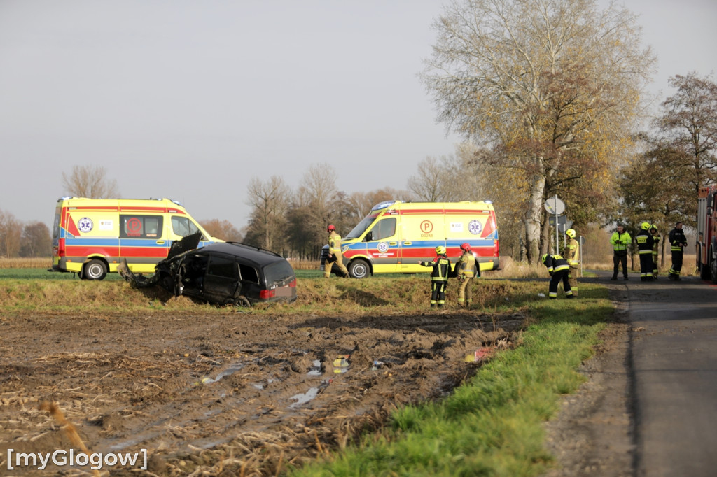 Wypadek na skrzyżowaniu. Trzy osoby poszkodowane