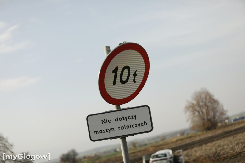 Wypadek na skrzyżowaniu. Trzy osoby poszkodowane