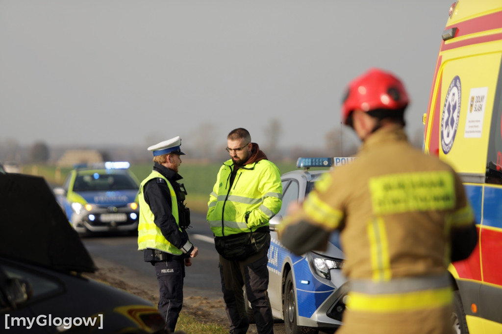 Wypadek na skrzyżowaniu. Trzy osoby poszkodowane