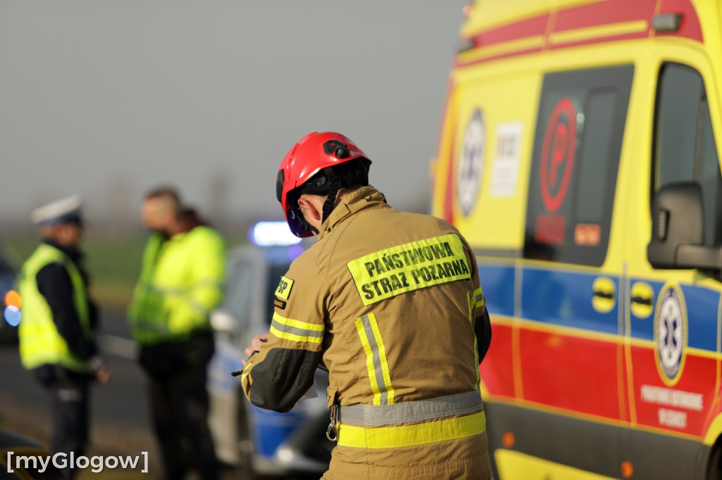 Wypadek na skrzyżowaniu. Trzy osoby poszkodowane