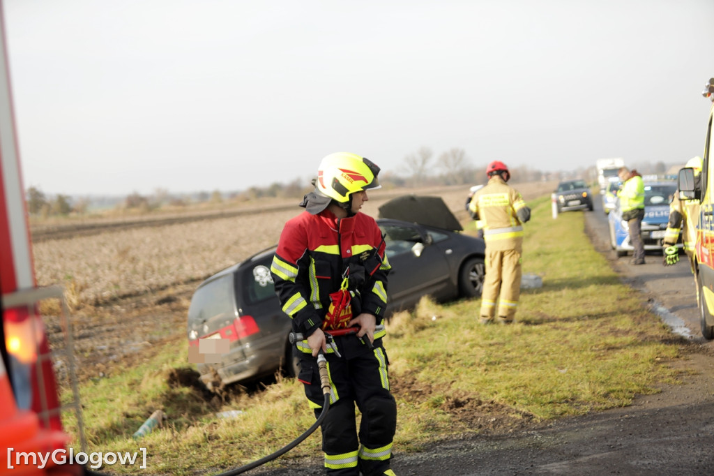 Wypadek na skrzyżowaniu. Trzy osoby poszkodowane