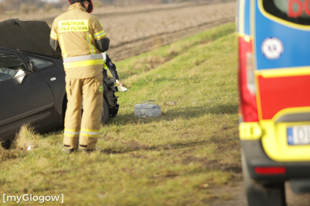 Wypadek na skrzyżowaniu. Trzy osoby poszkodowane