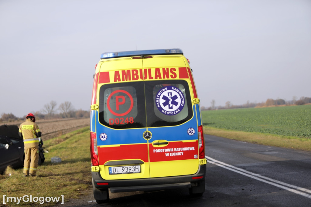Wypadek na skrzyżowaniu. Trzy osoby poszkodowane