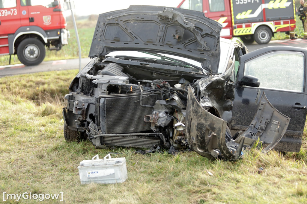 Wypadek na skrzyżowaniu. Trzy osoby poszkodowane