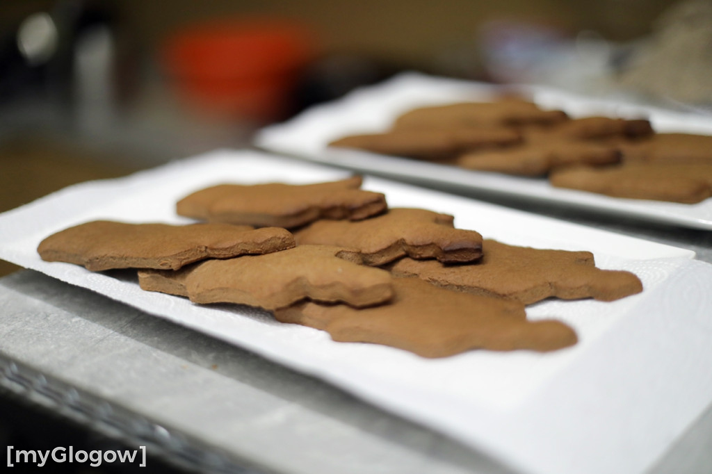 Pieką pyszne pierniki na święto parafii