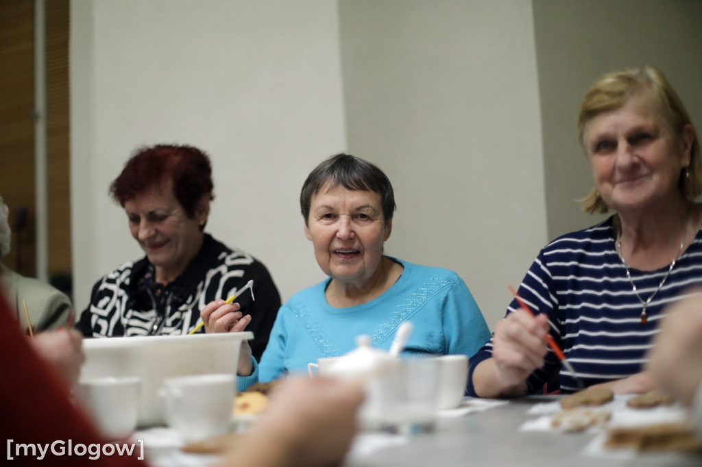 Pieką pyszne pierniki na święto parafii