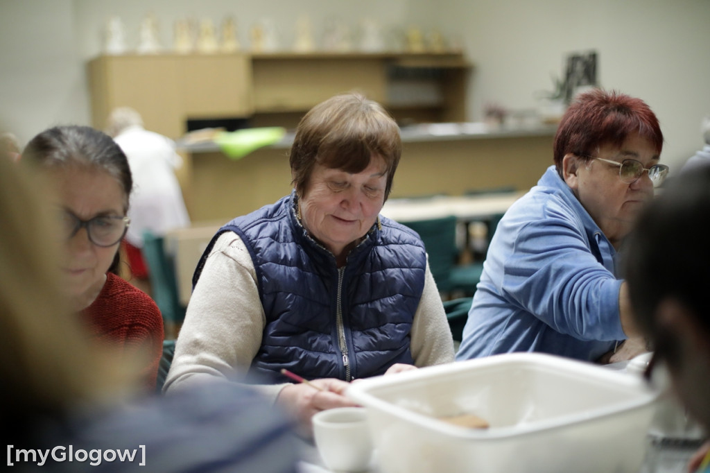 Pieką pyszne pierniki na święto parafii
