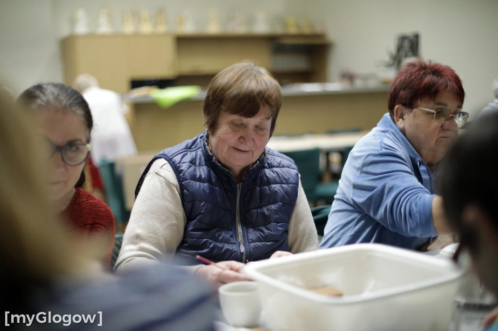 Pieką pyszne pierniki na święto parafii