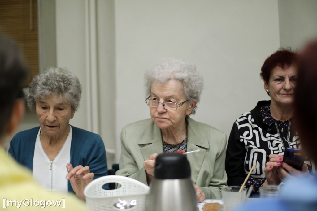 Pieką pyszne pierniki na święto parafii