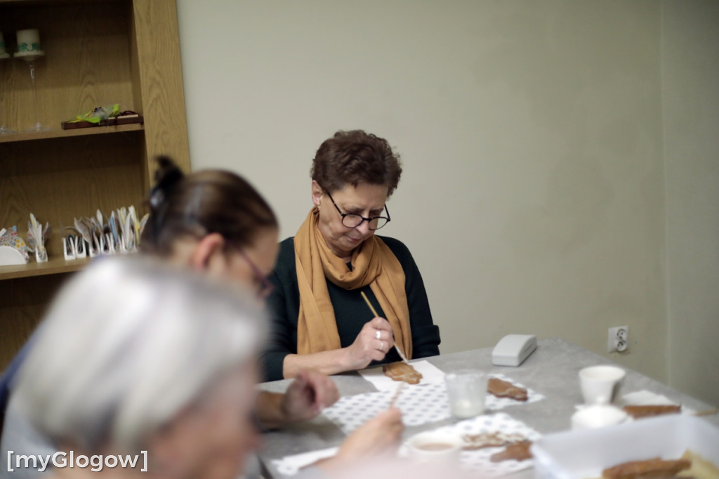 Pieką pyszne pierniki na święto parafii