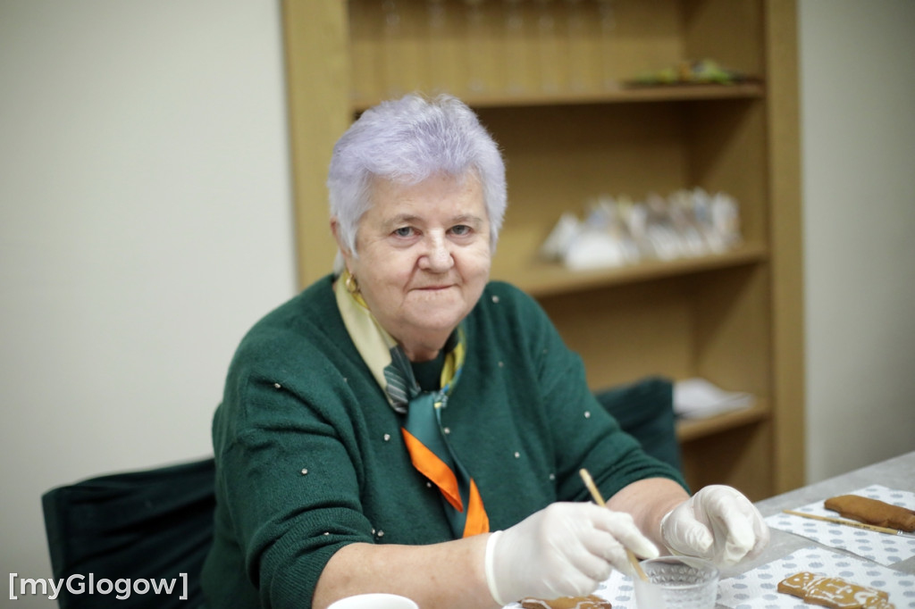 Pieką pyszne pierniki na święto parafii