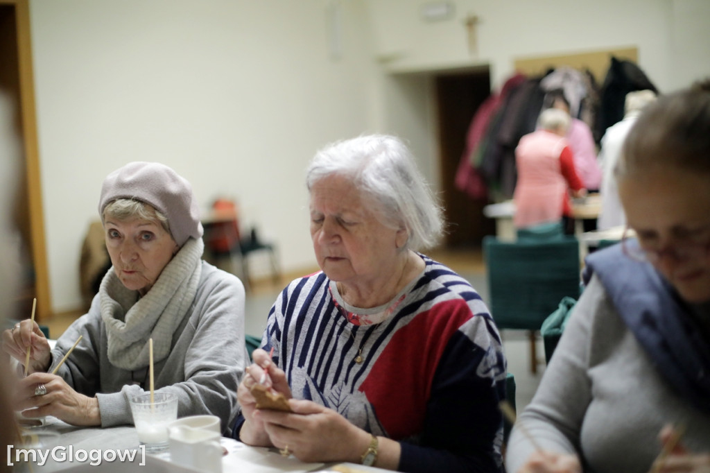 Pieką pyszne pierniki na święto parafii