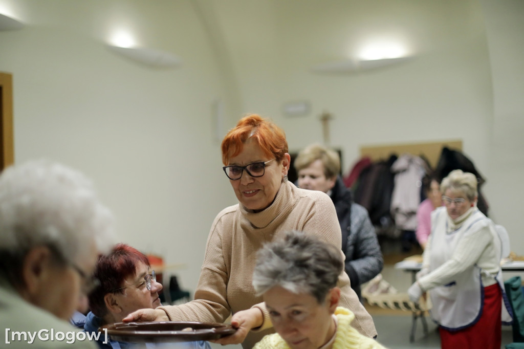 Pieką pyszne pierniki na święto parafii