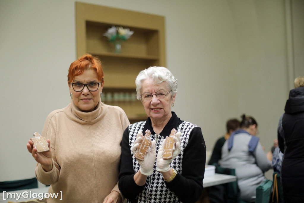 Pieką pyszne pierniki na święto parafii