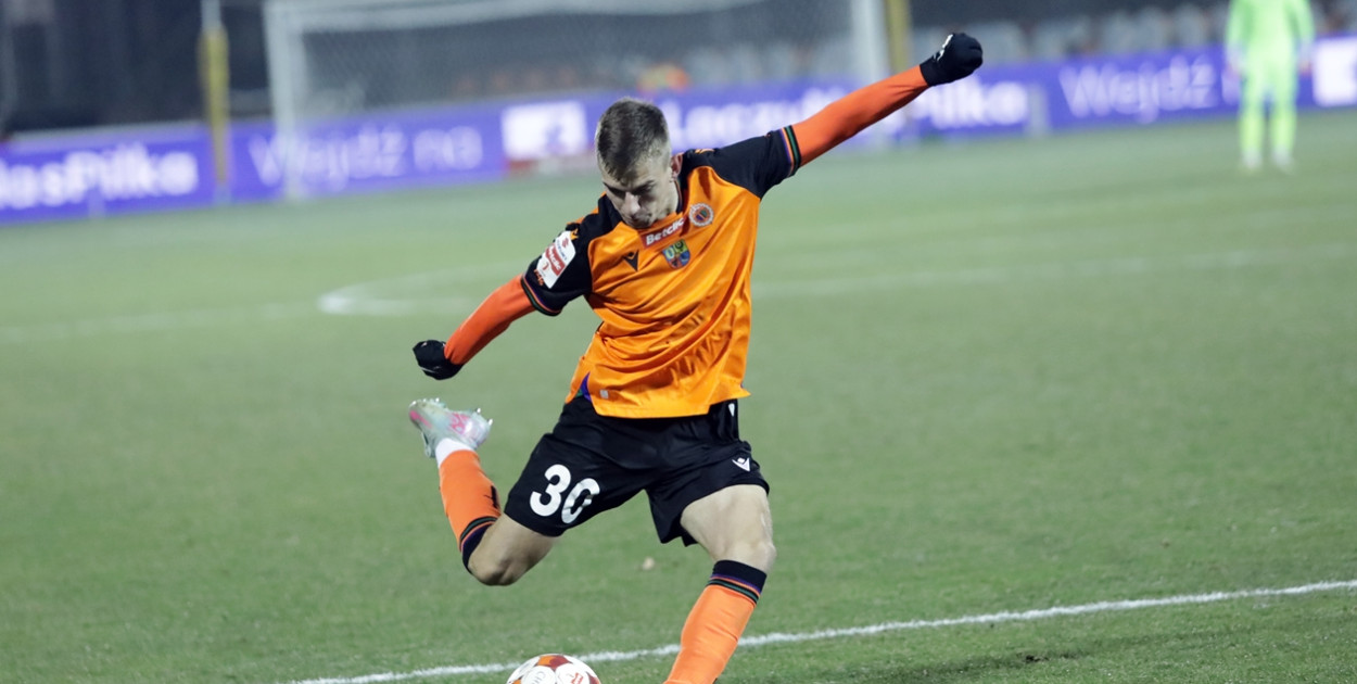 Kibice na stadionie, Chrobry w gazie