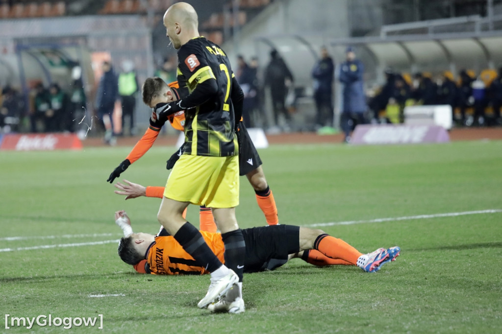 Kibice na stadionie, Chrobry w gazie