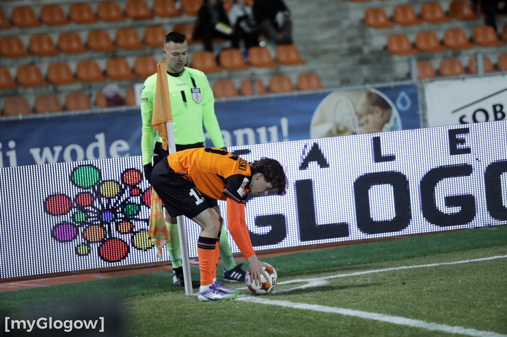 Kibice na stadionie, Chrobry w gazie